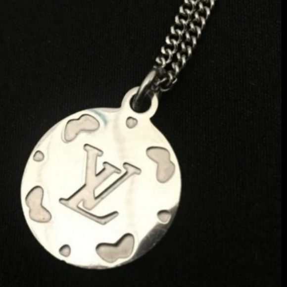 LOIUS VUITTON Lv PLATE SILVERTONE NECKLACE - Picture 9 of 12